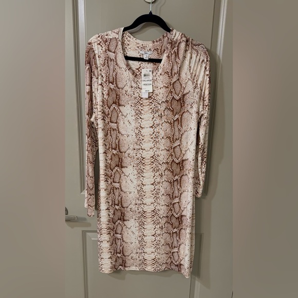 Bar III Dresses & Skirts - Macys Bar III Snake Print V-Neck Bodycon Dress in Brown & Cream XXL